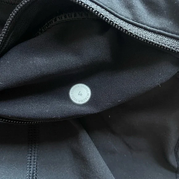 Lululemon black speed up shorts 2.5” - Picture 3 of 3
